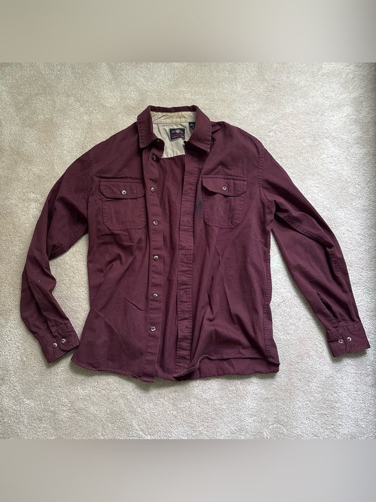 Wrangler Other - Wrangler relaxed fit burgundy and tan button-up shirt size M